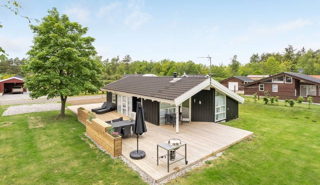 "Clari" - 500m from the sea by Interhome