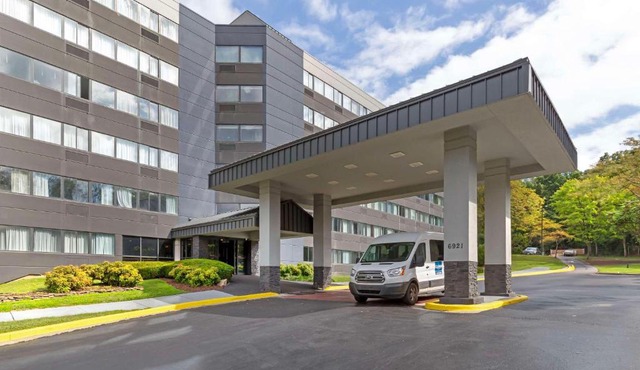 Clarion Hotel & Suites BWI Airport North