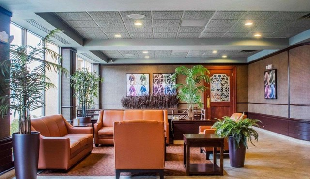 Clarion Hotel & Suites Riverfront