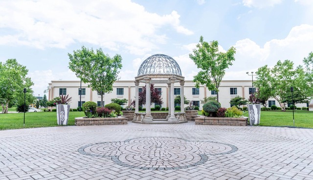 Clarion Inn Elmhurst - Oak Brook near I-88, I-290, I-294