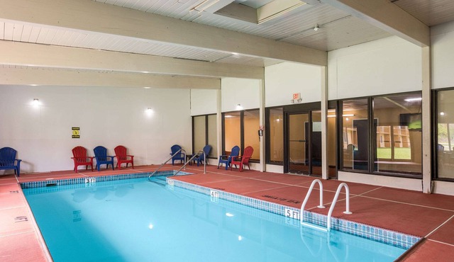 Clarion Inn & Suites Stroudsburg - Poconos