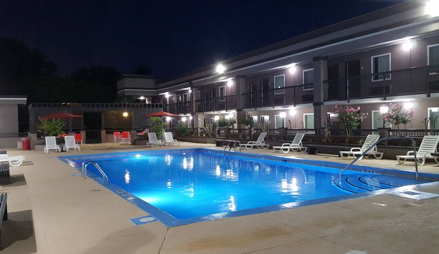 Clarion Inn & Suites Russellville I-40