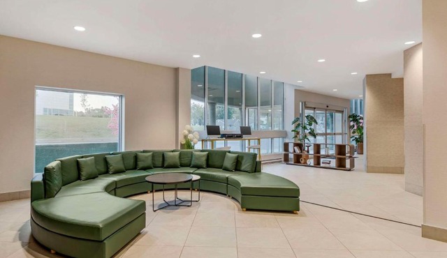 Clarion Lakeside Inn & Conference Centre