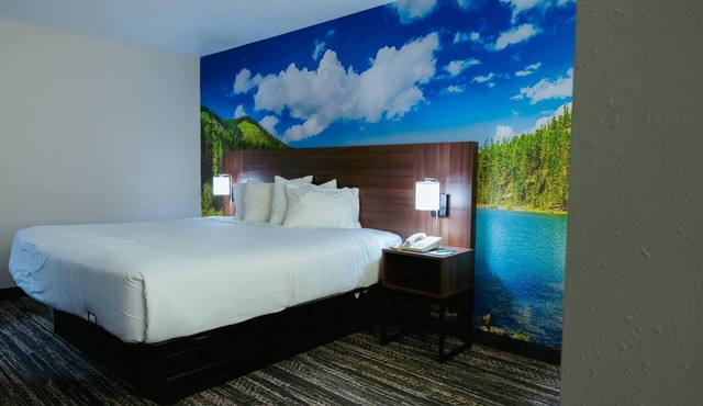 Clarion Pointe-Dillard near Blue Ridge Mountains