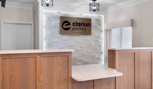 Clarion Pointe Mattoon near University