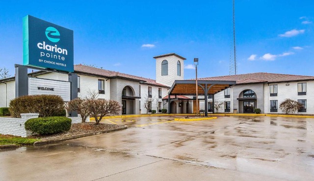 Clarion Pointe Richmond North near University