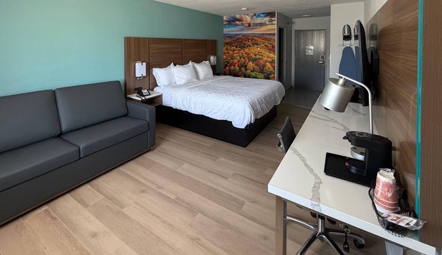 Clarion Pointe Springfield Southeast