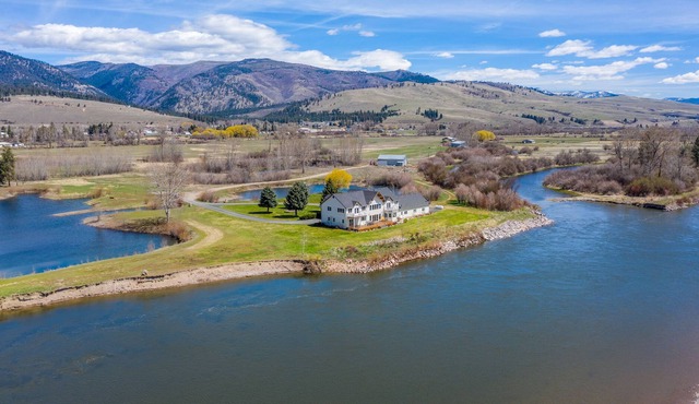 Clark Fork Riverfront Retreat 15 Minutes From Missoula! Special Events Venue!