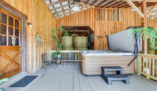 Clarkesville 'Rustic Hideaway' on 38-Acre Farm!