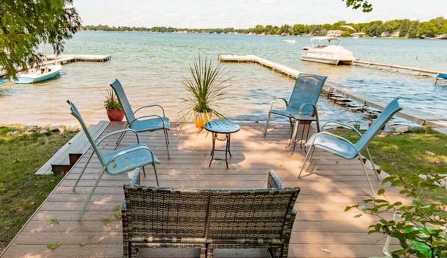 ★ Clarklake an All Sports Lake ★ Spring Fed, 5 Bed Rm Home, in the Irish Hills★n
