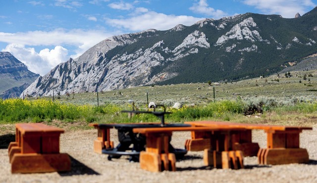 Clarks Fork Canyon Hideaway- your basecamp for Wyoming adventure!
