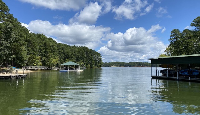 Clarks Hill Lake house with private pool.