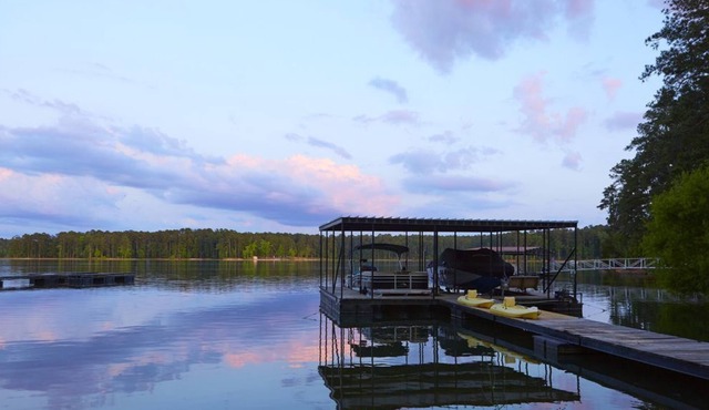 Clarks Hill Lake, Keg Creek Cottage with deep water dock year round