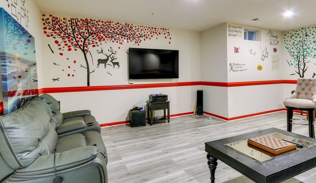 Clarksburg Getaway Near DC + Baltimore Sights!