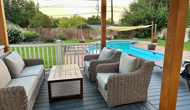 Clarkston House with pool! Relax and enjoy with family and friends