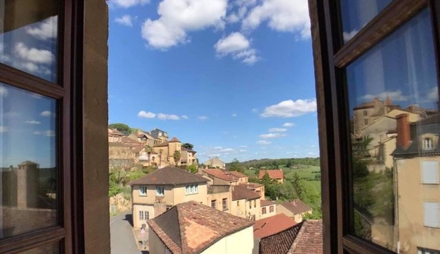 Classé 3 Étoiles Avec Terrasse et Garage en Centre Village