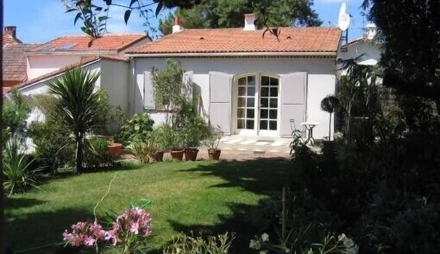 Class house. three stars. Seaside near the beach and the THALASSO