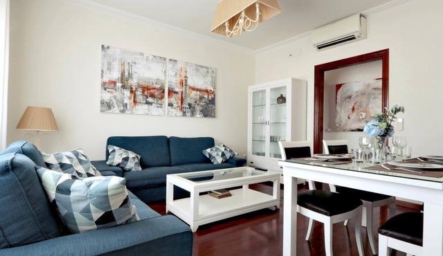 CLASSBEDROOM FIRA BUSINESS APARTMENT
