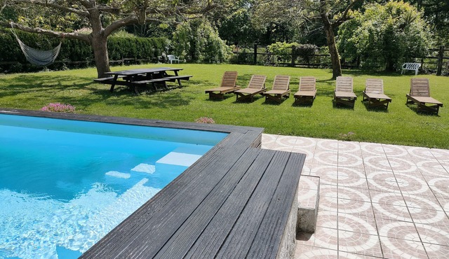 CLASSEE 3 ETOILES - swimming pool - jacuzzi 12 people 8 ha estate, lake and sea