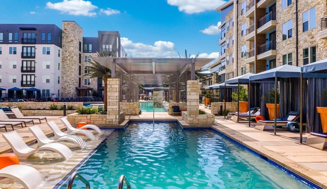 Classic 1-bedroom apartment in pleasant Addison with fitness room, WiFi