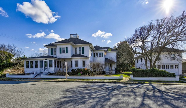 Classic 1920s oceanfront home & cottage with AC, bikes, grill - walk to beach