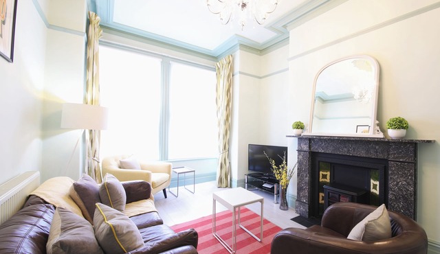 Classic 2 bedroom apartment