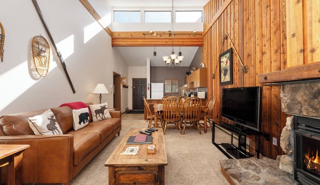 Classic 2 bedroom - clean and comfortable with full kitchen
