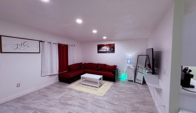 Classic 3-bedroom 2-ba house with WiFi, AC in fabulous Orlando