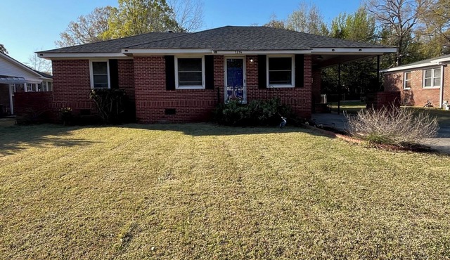 Classic 3-bedroom 2-full bath Bungalow in Old Hanahan with Sunroom and Yard