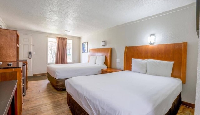 Classic 3-Room Stay at Garden Inn – Prime Location in Richmond with Free Parking