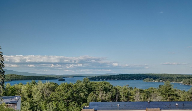 Classic 3BR Getaway – Short Drive to Lake & Beach