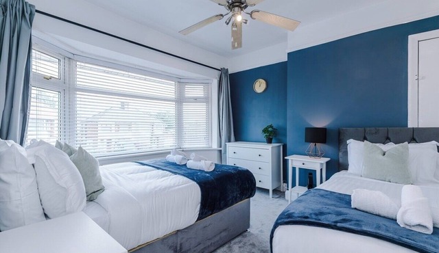 Classic 4Bedroom House in Wirral| Sleeps 9