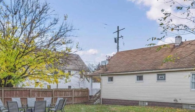 Classic 4BR Bungalow | Near Edgewater Beach