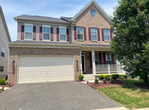 Classic 6Bed,3.5Bath at the heart of Lanham next door to DC. Maryland