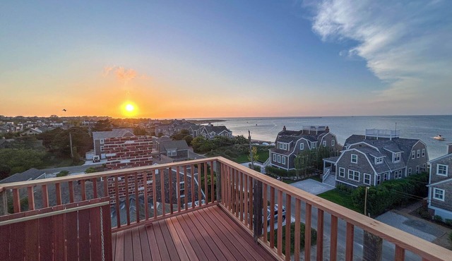 Classic 7BR Nantucket Summer Home - Incredible Views & Walk to Town