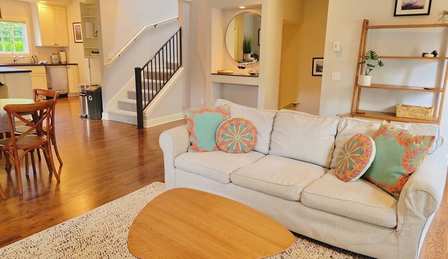 Classic Admiral District Townhome - 3 bedrooms, 31/2 baths, sleeps 6