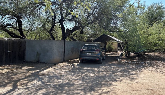 CLASSIC ADOBE ON 10.5 ACRE GUEST RANCH! Sleeps 4! Pool, Full Kitchen! BBQ!