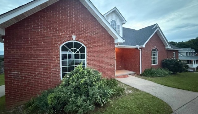Classic and Beautiful 3 BR home in Carthage, TN. Great for work or Play!