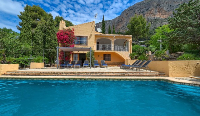 Classic and cheerful house with private pool in Javea, Costa Blanca, Spain for 6 persons