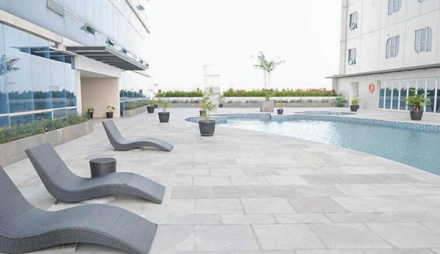 Classic And Compact Studio At The Square Surabaya Apartment