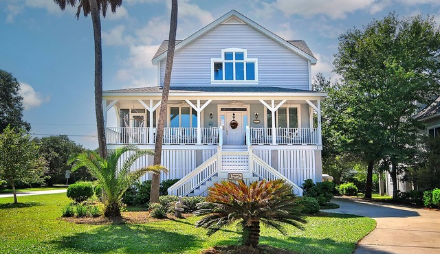 CLASSIC and Cozy IOP Beach Home, Family-Friendly, Walk to Marina!