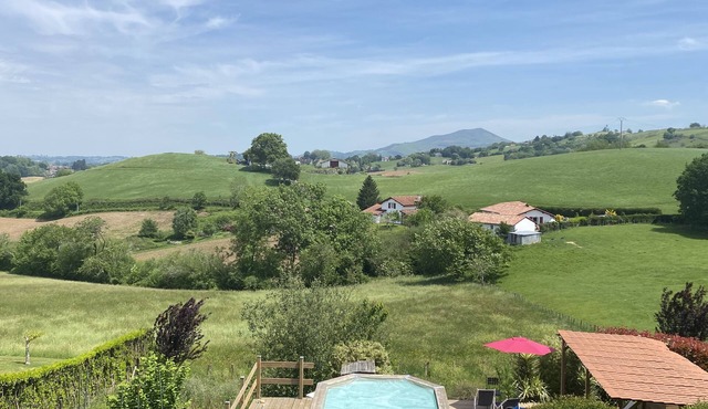 Classic Basque-Family Friendly, Swimming pool, Air conditioned, Quiet, Pastoral