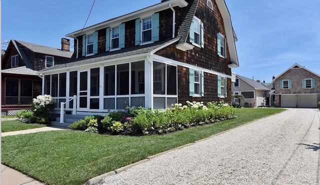 Classic Bay Header - 2 blocks to beach & town