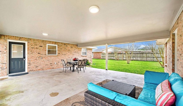 Classic Beach Retreat: Sylvan Beach|Coastal Views