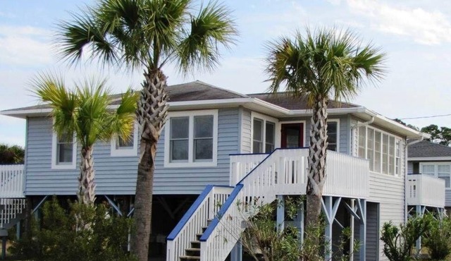 Classic Beachwalk Home w/ Huge Large Sun Deck; Easy Beach Access; Cable TV/WiFi