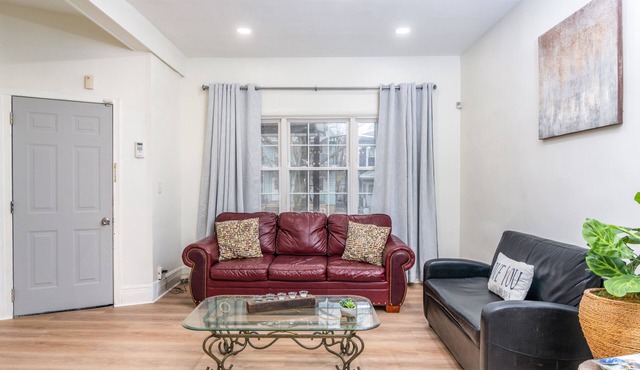 Classic Buffalo Apt. Close to Downtown and Elmwood