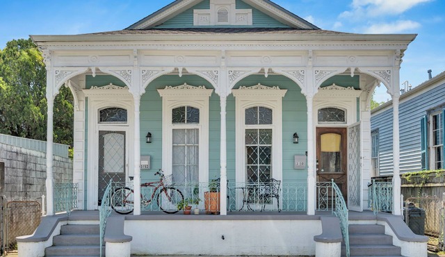 Classic Bywater Shotgun Suite/great location in perfect neighborhood