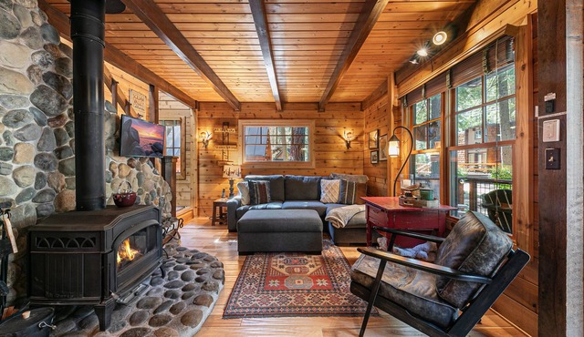 Classic Cabin in the Pines by Tahoe Getaways - Walk to Lake, Pet-Friendly 3 BR w/Yard & Hot Tub!