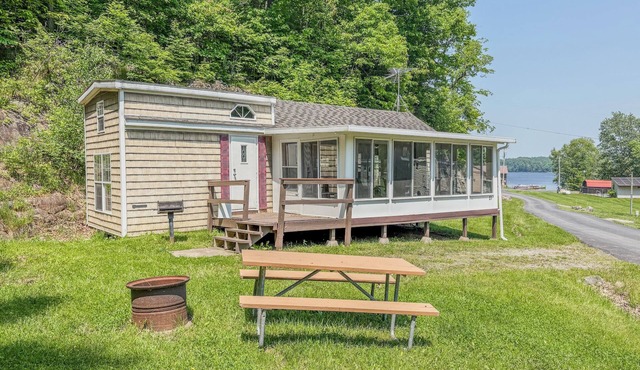 Classic Camper on Black Lake w/Lake view. Campground & Pet Friendly!