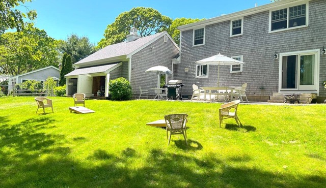Classic Cape Home in Sippewissett - Dog Friendly and Walk to Woodneck Beach